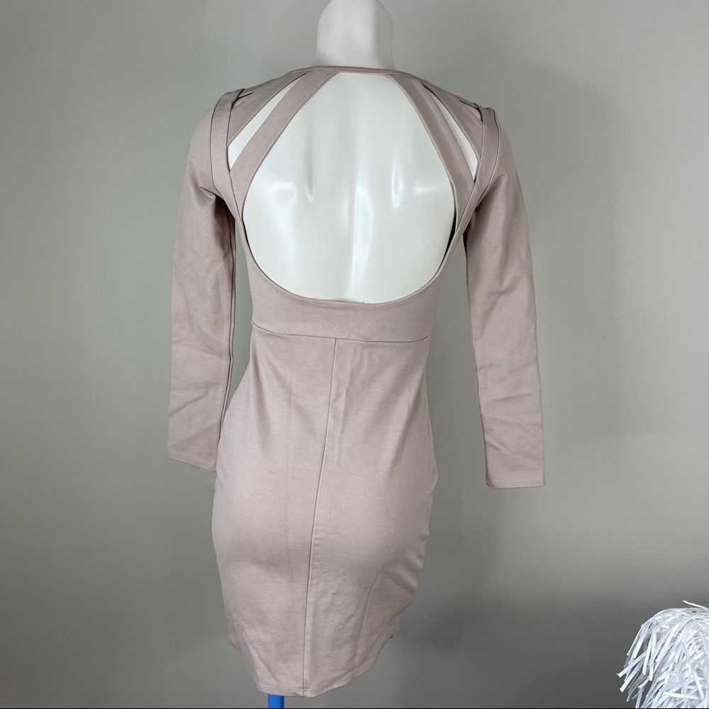 🌟🌟SOLD🌟🌟FASHION NOVA nude V-neck dress cut out shoulders S - Picture 6 of 13